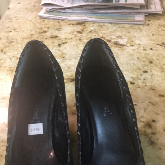 J. Renee’Suede 2 1/2” Heels - Picture 4 of 6